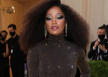 She Reveals News During ‘SNL’ – Hollywood Life